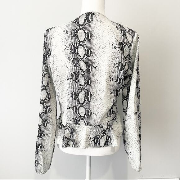 Missguided snake print tie front ruffle hem blouse size 8 new with tags NWT - Picture 4 of 9
